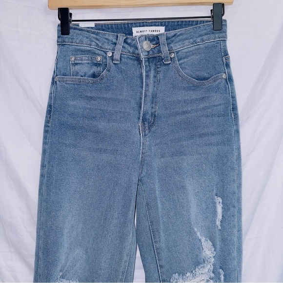 Almost Famous Medium Wash Denim High Waisted Straight Leg Jean size 0 - Picture 3 of 6
